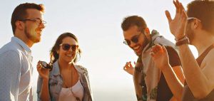 pareja-amigos-comunes-300x142 